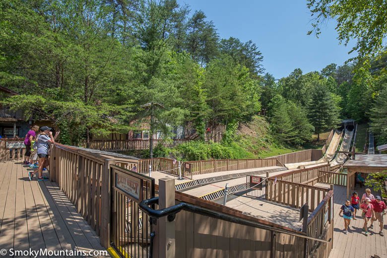 What is the Weather Like at Dollywood in Tennessee?