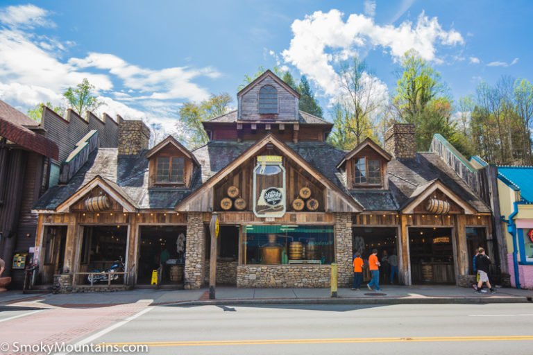 Local Guide to Breweries, Distilleries and Wineries in Gatlinburg