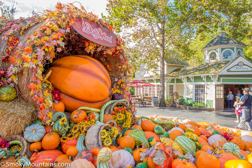 pumpkin decor at dollywood in tennessee