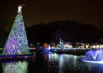 2019 Dollywood Christmas: &#8220;Christmas Traditions Begin Here&#8221;