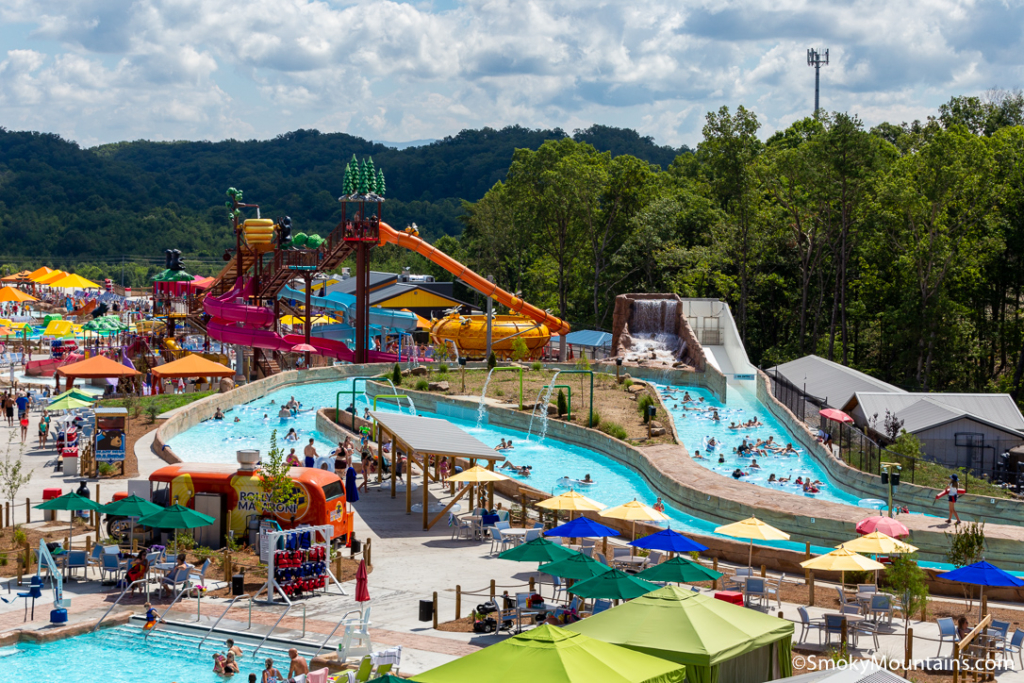 outdoor water park in sevierville with people splashing in lazy pool