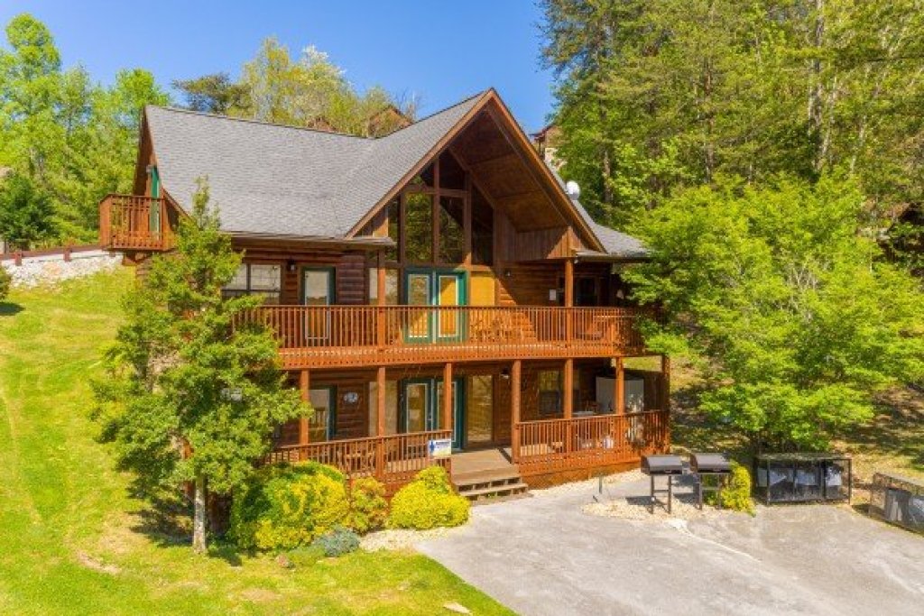 8 Cabins in Pigeon Forge Perfect for Big Groups!