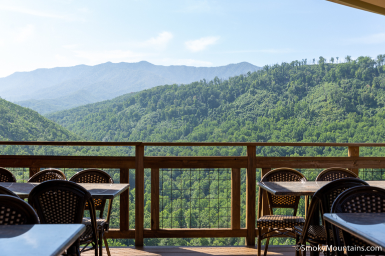 Best time to visit gatlinburg weather crowd levels