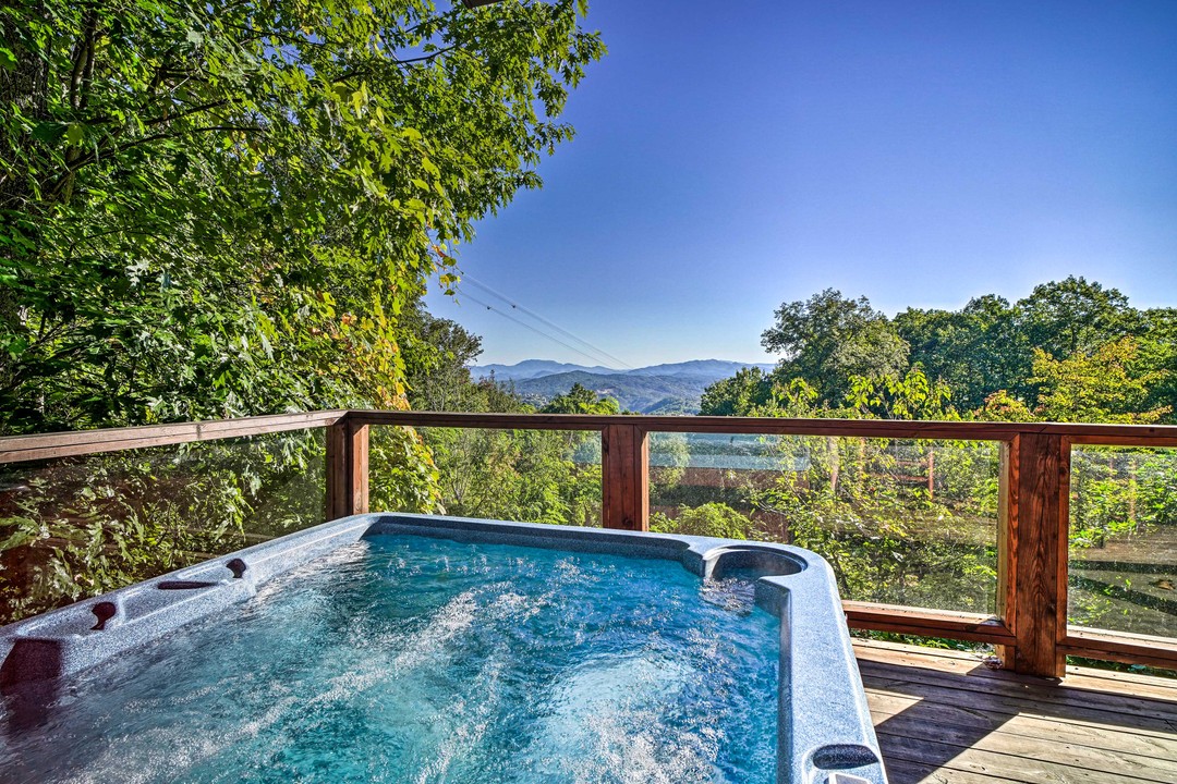 6 Extraordinary Cabins With Hot Tubs in Gatlinburg