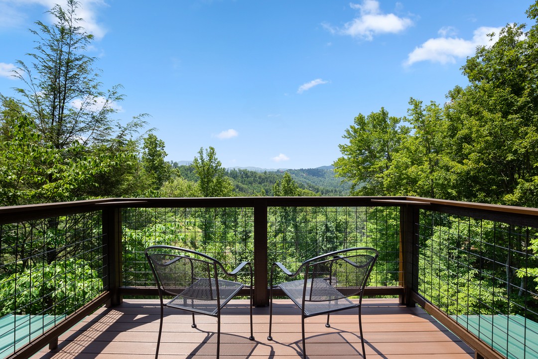 10 Asheville Cabins with Mountain Views to Base Your Stay