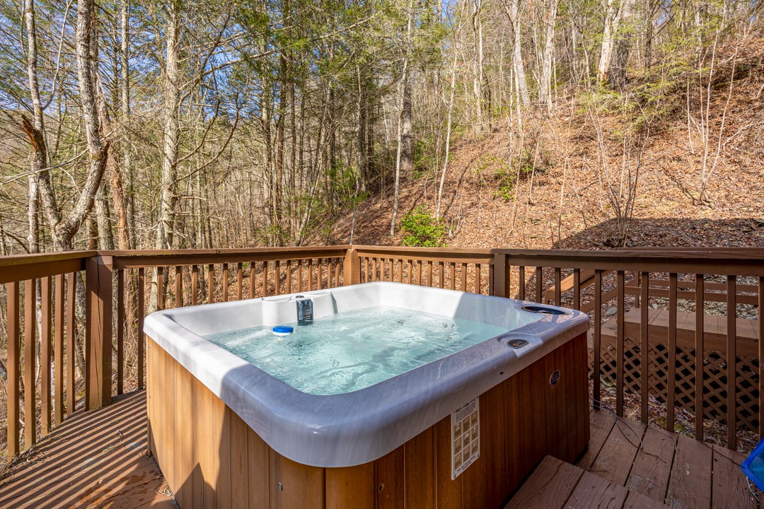 Romantic Log Cabin Getaways with Hot Tubs in Sevierville, TN