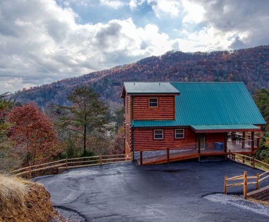 7 Splendid Cabins Near The Island in Pigeon Forge – 10 Minutes or Less