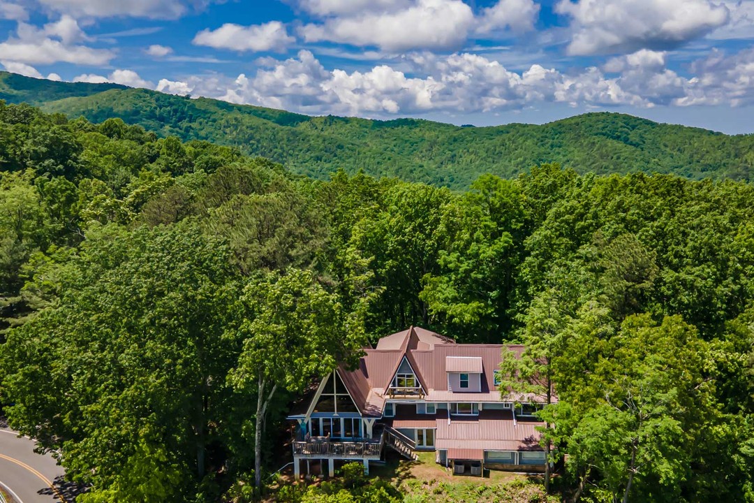 10 Gatlinburg Cabins for Large Groups | Smokymountains.com